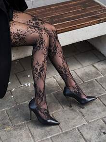 1双加大码女士渔网袜，复古法式玫瑰蕾丝提花长筒袜，性感优雅朋克风渔网连裤袜，适合派对、晚宴和正式场合 - 黑色花簇 - 查看 9