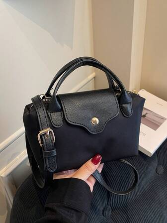 Bolso de mano cruzado de color rosa pálido, elegante, lindo y suave, hecho de tela de nailon con decoración de cuero PU exquisita, ligero y con textura. Adorno de hebilla de metal, lleno de detalles. Pequeño y exquisito, conveniente de llevar, ya sea para salidas diarias o citas, puede agregar puntos a tu apariencia