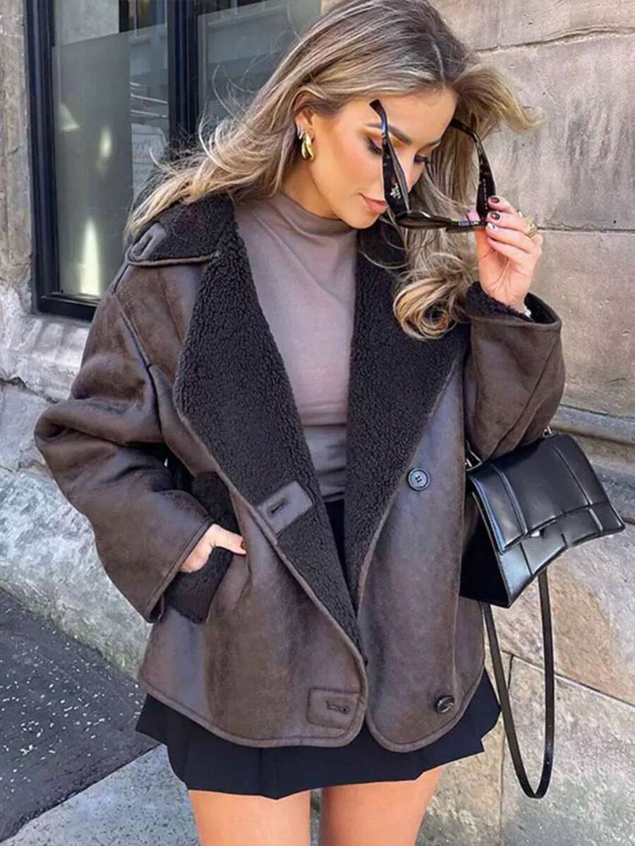 Veste de mode décontractée ample à col rabattu en fausse fourrure, chaude. Coupe oversize pour un look élégant, convient pour les trajets quotidiens et le streetwear en automne/hiver. Design vintage du col rabattu, polyvalent et facile à superposer pour un look confortable et . Idéal pour les sorties, les séances de shopping et plus encore. - Tabac - Voir 1