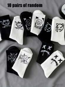 1双/5双/10双装，随机发货。个性化鬼脸图案多功能中筒袜，四季皆宜，任您选择。