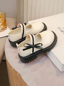 1 Pair Infant/Toddler Girls' Black Patent Leather Flat Shoes, Hook And Loop Non-Slip Durable Soft Sole Comfortable Lightweight Outdoor Shoes, 1-7 Years Old; 1 Pair Soft Leather Bowknot Baby Girl Walking Shoes, Breathable; 1 Pair Cute Round Toe Mary Jane Girls Shoes, Comfortable Lightweight For Casual, Shopping, Travel, Party, Suitable For 1-7 Years Old - White - View 4