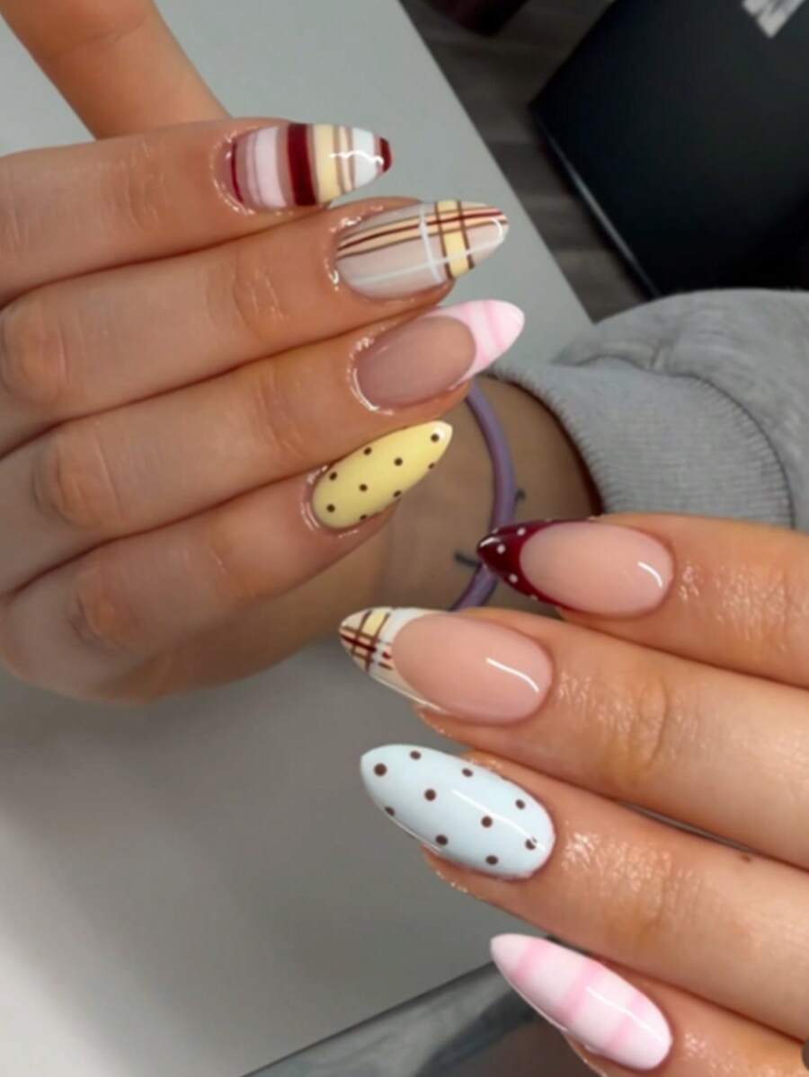 24片杏仁形、马卡龙色、条纹和波点美甲贴纸，完美贴合，套装包含：1瓶果冻胶和1把指甲锉。夏季美甲，适合女性和女孩日常工作和派对美甲。美甲用品。 - 彩色 - 查看 1