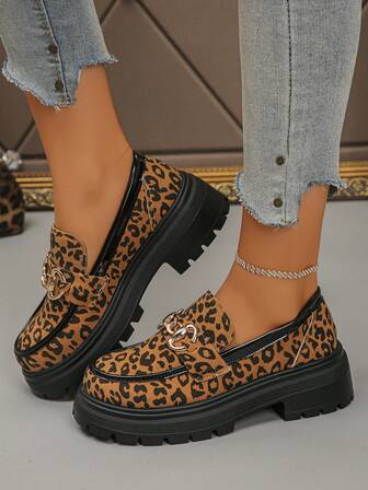 Leopardmönstrade grova platåslip-on loafers för kvinnor, avslappnad elegant preppy stil, ren metalldekor, bekväma och mångsidiga modeskor