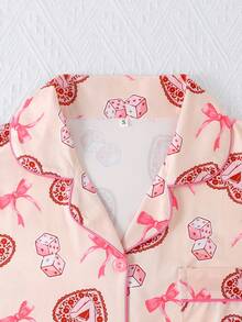 三件套女士睡衣套装，包括一件印有心形蝴蝶结图案的短袖上衣、一条短裤和一条长裤，舒适宽松，适合所有季节，是居家休闲和送礼的理想之选。 - 粉色 - 查看 6