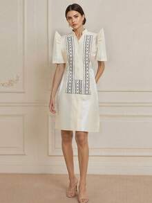 一件优雅现代的菲律宾传统连衣裙，蝴蝶袖设计，前襟纽扣闭合，适合日常穿着、度假和约会，春季皆宜。 - 香檳色 - 查看 3