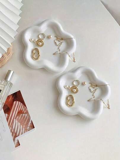 1pc Ins Style Cream White Floral Ceramic Tray, Home Desktop Jewelry Storage Dish For Earrings, Rings, Necklaces, Entryway Key Holder, High-Quality Photo Prop & Home Decor