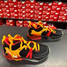 Nike 新款 GS 儿童缓震回弹系带篮球鞋 - 黑色/黃色/紅色 - 查看 6