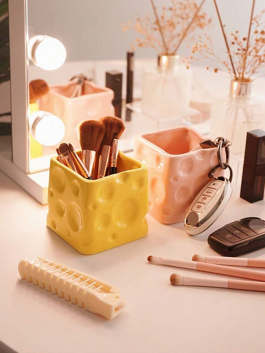 1 pieza Caja de almacenamiento de maquillaje con diseño de queso, soporte de lápices de cerámica con forma de queso para escritorio, organizador de tazas para lápices lindos, organizador de brochas de maquillaje, organizador de utensilios de oficina, diseño elegante de soporte de brochas de maquillaje, ideal para niñas, estudiantes y mujeres como decoración creativa, decoración de boda, decoración del hogar, decoración de habitaciones, decoraciones navideñas, decoraciones de primavera, decoraciones de verano, artículos esenciales de primavera y verano. - Multicolor - Ver 1