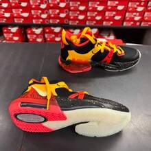 Nike 新款 GS 儿童缓震回弹系带篮球鞋 - 黑色/黃色/紅色 - 查看 10