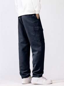 1 chiếc quần cargo nam dáng rộng, ống suông, chất liệu mềm mại, thích hợp cho mặc nhà và các hoạt động ngoài trời, cũng là món quà tuyệt vời cho các cặp đôi. Được làm từ 100% vải polyester, có dây rút ở eo để điều chỉnh độ vừa vặn, có nhiều màu sắc để lựa chọn. - Màu xanh lam - Xem 6