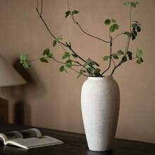 Vase minimaliste rétro, pot de fleurs en céramique blanc laiteux pour la décoration de la maison, centre de table élégant pour le salon, la salle à manger, la cheminée - Lavage à la main uniquement - Matériau en céramique durable - Convient à la décoration intérieure moderne ou traditionnelle - Beige - Voir 5