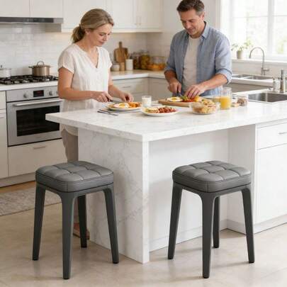 Set di 2 sgabelli con seduta morbida – Sgabelli impilabili, salvaspazio per camere da letto, cucine, tolette e stanze piccole – Comodi e pratici come sgabelli domestici