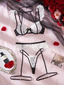 3件套女士性感内衣套装，包括薄纱蕾丝蝴蝶肩带文胸、吊袜带裙、丁字裤和角色扮演服装 - 黑與白 - 查看 3
