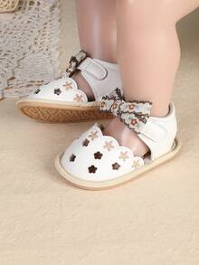 Summer New Infant Girls Flower Bow Hollow Breathable Sandals, Comfortable & Non-Slip, 3-6-9 Months - White - View 1