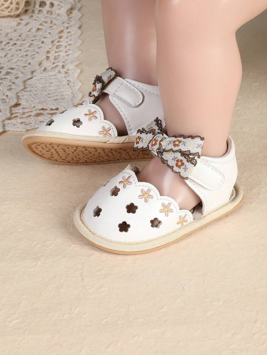 Summer New Infant Girls Flower Bow Hollow Breathable Sandals, Comfortable & Non-Slip, 3-6-9 Months - White - View 1