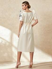 Modern Attire 女款優雅蝴蝶袖印花短袖洋裝 - 香檳色 - 查看 2