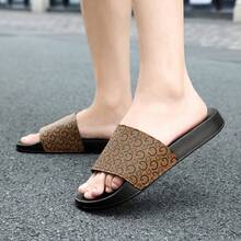 زوج من الشبشب الرجالي، تصميم مطبوع خاص، من الإيفا الناعمة مسطحة مانعة للانزلاق للاستخدام الداخلي/الشاطئ، شبشب رجالي مريح مقاوم للانزلاق وقوي، مناسب للاستخدام اليومي والترفيه والعطلات الصيفية