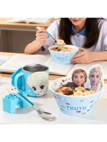 Disney Juego de 3 piezas de vajilla de plástico con licencia oficial que incluye un tazón de Mickey y Minnie, una cuchara y una taza. El tazón tiene el diseño de Elsa de Frozen, y los otros 3 tazones tienen los icónicos oídos de Mickey y lazos de Minnie en rojo, azul y rosa respectivamente. Perfecto para servir postres. - Multicolor - Ver 10