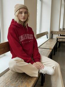 Sudadera hoodie sweatshirt dama mujer gorro capucha  manga larga de la frase "LOS ANGELES" en tipografía moderna,con capucha ajustable mediante cordones y bolsillo tipo canguro, ideal para un look juvenil, urbano, cómodo, deportivo y moderno en cualquier temporada del año - Burdeos - Ver 1