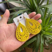 MALOYANVE Bohemian Wood Earrings For Women Handmade Natural Retro Lightweight Teardrop Geometric Hollow Wooden African Dangle Drop Geometric Statement Earrings Boho Vintage ,Yellow - 黃色的 - 查看 7