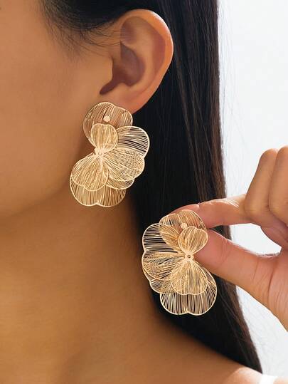 1 Pair Vintage Hollow Metal Ginkgo Leaf & Flower Design Earrings, Charming Accessory For Women's Daily Wear, Also Suitable For Party And Evening Attire