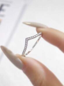 1枚经典独特V形钻石镶嵌莫桑石结婚戒指，S925纯银奢华订婚戒指、承诺戒指、周年纪念戒指、女士珠宝礼物、圣诞礼物 - 淺V排鑽戒指 - 查看 2