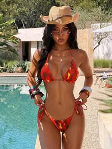 PEPPERMOLLY 2026 热带印花露背比基尼两件套，采用深V领设计，时尚金属装饰，可调节腰带，时尚前卫的泳装，是海滩度假和泳池派对的完美之选，独特的二合一设计，是夏季女性必备的时尚泳装。 - 紅色 - 查看 4