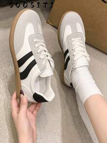 2025新款女式平底休闲轻便舒适运动鞋 - 黑與白 - 查看 5