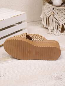 1 Pair Girls Platform Criss-Cross Woven Hollow Textured Fashion Beach Wedge Sandals - Brown - View 6