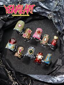 10片Y2K风格美甲贴片，薄荷绿、粉色、裸色、红色、黑色和蓝色可选，款式包括链环爱心、经典法式、金色爱心、花朵、珍珠和彩色水钻装饰 - 彩色 - 查看 1