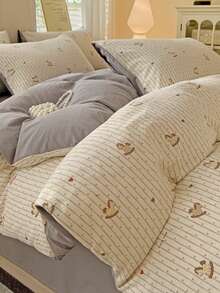 4pcs Cute Wooden Horse Striped Bedding Set, Soft & Breathable Fabric, Creates Cozy & Elegant Bedroom, Zipper Design Duvet Cover Set Includes 1 Duvet Cover + 1 Flat Sheet + 2 Pillowcases, Super Fine Polyester Fiber, Suitable For All Seasons, Machine Washable, Fits Twin/Full/Queen/King Size, Duvet Cover & Pillowcases Without Filler