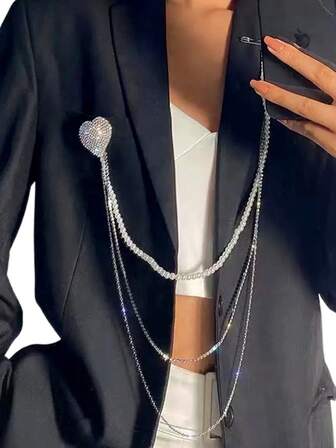 1 pieza Broche con forma de corazón de cristal de moda, accesorio decorativo para blusas, pantalones, zapatos, bolsos, accesorio elegante con cadena de perlas falsas, broche de corazón largo y brillante para hombres y mujeres