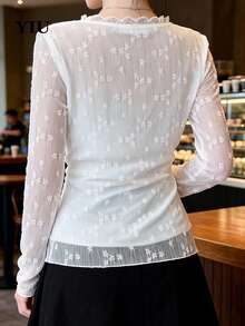 YIU 女士白色长袖V领半透明衬衫，饰有撞色蕾丝和提花细节，常规版型针织面料 - 白色 - 查看 10