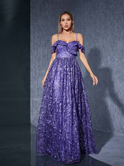 高端晚礼服，单肩设计，刺绣蕾丝，前开衩。优雅女士礼服