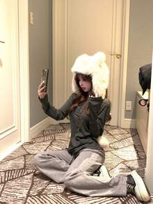 小众银箔图案圆领针织打底衫，直筒百搭款，可单穿或叠穿，女士针织长袖T恤，纽扣设计，略带弹性的面料，常规长度 - 深灰色 - 查看 5