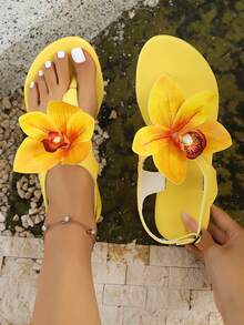 大码时尚人造花平底凉鞋，新款黄色大花朵沙滩拖鞋，泰国兰花人字拖，时尚又上镜