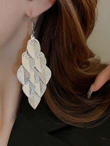 1对时尚复古镂空叶子流苏吊坠耳环，适合女性日常休闲、派对、节日佩戴，亦可作为节日礼物。 - 白K - 查看 3