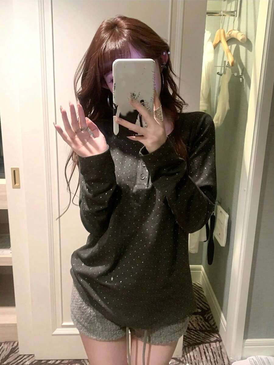 Niche Silver Foil Design Round Neck Knit Undershirt, Straight Cut Versatile Top, Can Be Worn Alone Or Layered, Women's Knit Long Sleeve T-Shirt, Button Design, Slightly Stretchy Fabric, Regular Length - Dark Grey - View 1