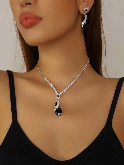 3pcs/Set Exquisite Women's Jewelry Set, Featuring Elegant Teardrop Pendant, Luxurious Design, And Sparkling Diamonds, Overall In Black Tone. The Set Includes A Heart-Shaped Necklace, Perfect For Parties, Celebrations, Daily Wear, And As A Thoughtful Gift.