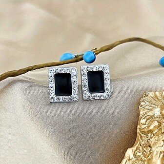 Niche Design Minimalist Versatile Petite Exquisite Luxurious Elegant Mature Crystal Stainless Steel Women's Fashion Earrings, Suitable For Daily Wear And Formal Events