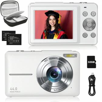 4400万像素全高清1080P数码相机套装，包含2块可充电电池、32GB存储卡和便携式保护套，小巧便携，适合初学者、男孩和女孩使用。