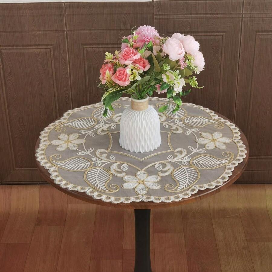 1 Tấm lót bàn tròn màu xám bạc và vàng, chất liệu vải lưới với họa tiết ren 3D tinh tế và ren dệt mịn, thích hợp cho nhiều dịp trang trí bàn ăn trong các dịp lễ. - Vàng - Xem 1