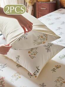 Fronha estampada (1 ou 2 unidades), sem enchimento, feita de tecido de fibra de poliéster macio e agradável ao toque, ideal para uso diário. Confortável e perfeita para sala de estar, quarto, área externa e decoração de sofá. Estampa floral. Certificação Oeko-Tex. - Multicolorido - Ver 13