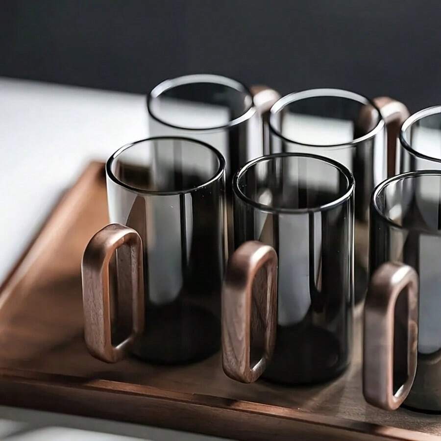 Zestaw 6 wysokiej jakości kubków ze szkła borokrzemianowego: żaroodporne szklanki do picia z drewnianymi uchwytami, wykończenie z czarnego orzecha włoskiego – modne filiżanki do herbaty, odpowiednie do salonu