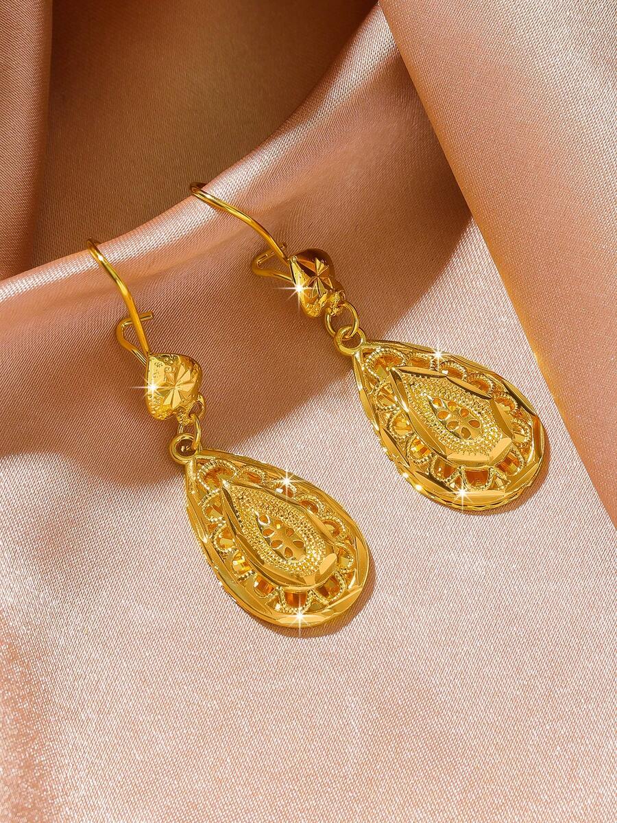 一对优雅百搭的镀金心形水滴耳环，适合女性佩戴，是送给女友、妻子或闺蜜的绝佳礼物。 - 金黃色 - 查看 1