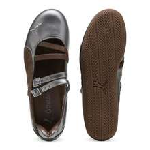 Puma Speedcat Ballet SD W Red/White Women's Shoe: Updated Version Of S Classic Speedcat With A Design Inspired By Flat-Soled Ballet Shoes. Slip-On Style With Branding, Elastic Straps, And Tire Patterned Sole. Automotive Style For The Street. - 灰色 - 查看 3