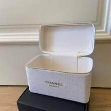 CHANEL 限量版白色圣诞化妆包，便携式洗漱收纳袋，化妆盒 - 白色 - 查看 11