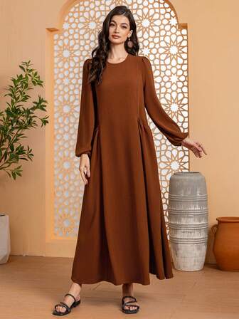 Elegant brun enfärgad rund halsringad långärmad klänning med fickor för kvinnor, lämplig för vardagsbruk