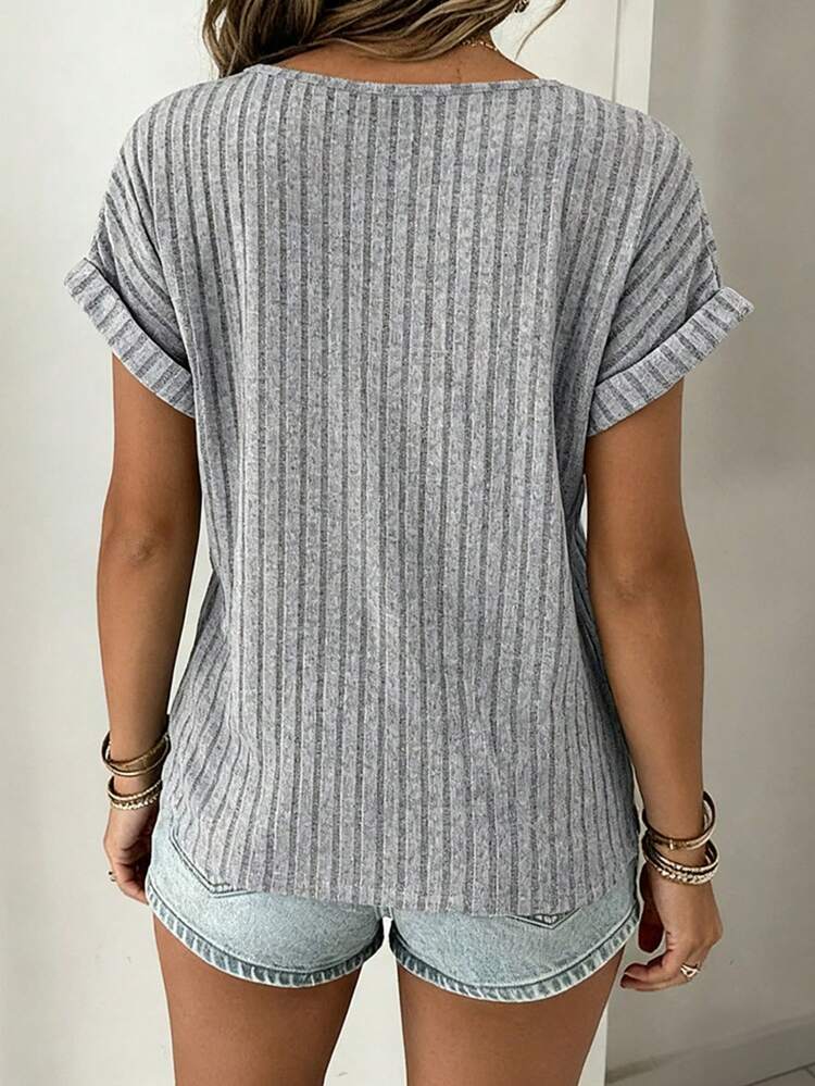 ChicMe Blusa casual de mujer de manga corta con cuello redondo acanalado, parche de encaje y abertura hueca - Gris - Añade 4