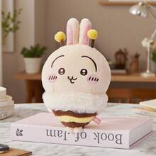 Miniso 千川系列 樱花季 Burt's Bee 兔耳毛绒玩具 | 兔耳蜜蜂造型 + 蓬松触感球，柔软有弹性的短毛绒，桌面摆件/解压娃娃/情人节礼物（1 个） - 彩色 - 查看 7